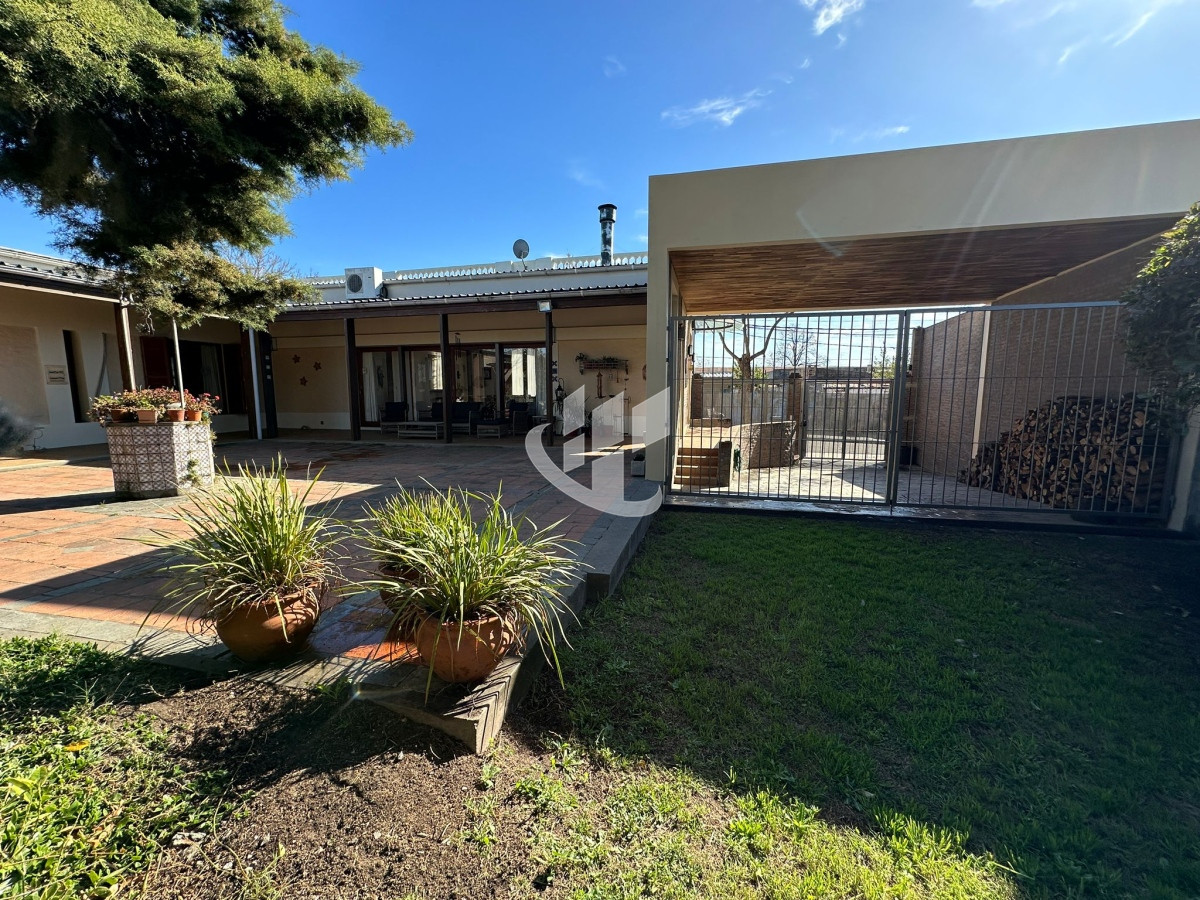 Casa ID.1419 - CASA CENTRICA EN MERCEDES LISTA PARA INGRESAR, CON 1.000 M2 DE TERRENO