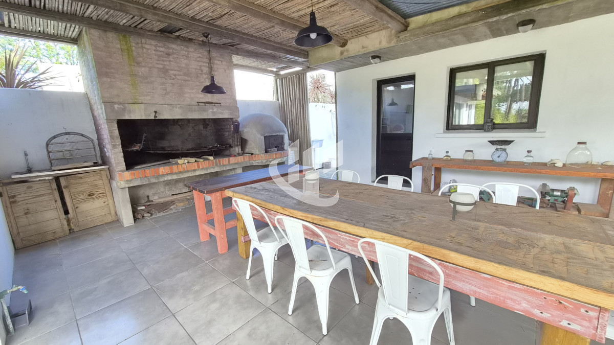 Casa ID.2617 - Casa en Alquiler Anual, 4 dormitorios en suite, Montoya, La Barra