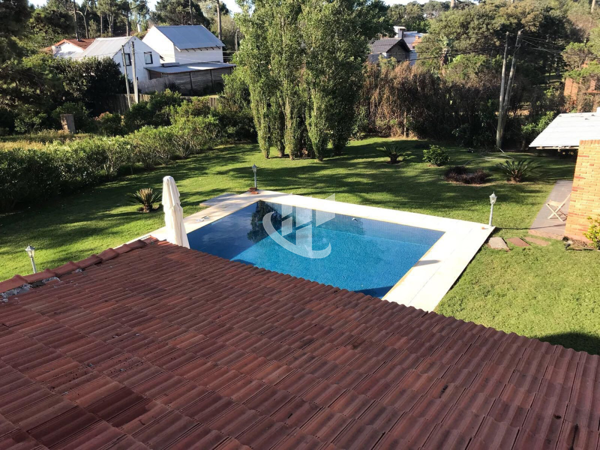 Casa ID.1434 - PUNTA BALLENA TIO TOM CASA DE 5 DORMITORIOS CON PISCINA CLIMATIZADA