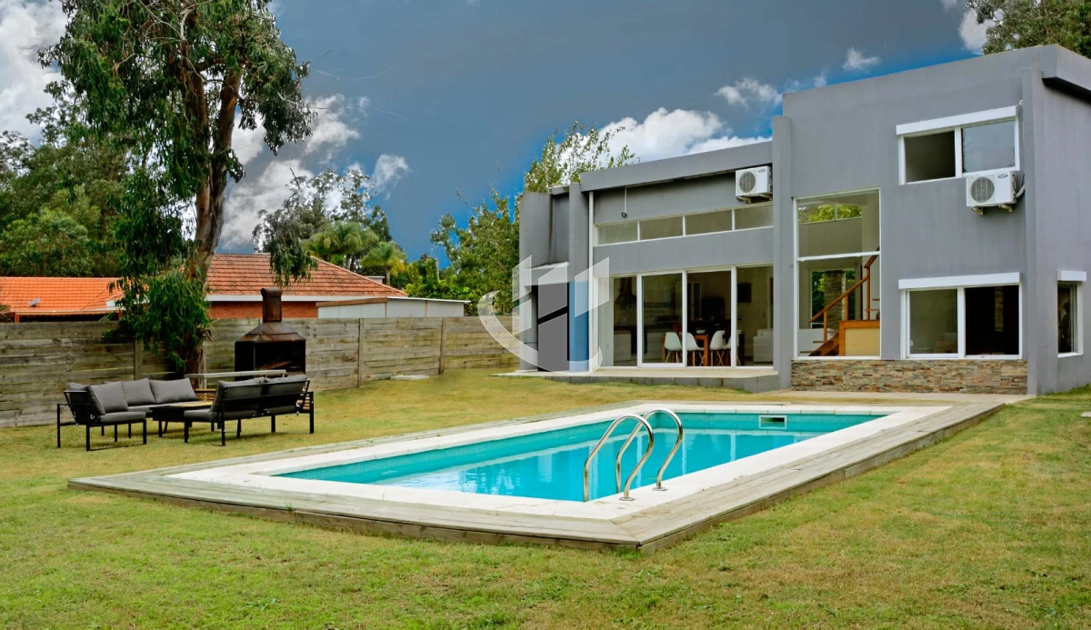 Casa ID.2444 - PUNTA DEL ESTE MARLY CASA DE 3 DORMITORIOS Y 3 BAÑOS PISCINA CLIMATIZADA