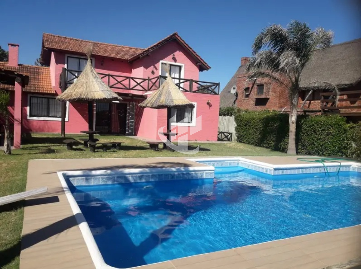 Casa ID.1436 - PUNTA BALLENA TIO TOM COMODA CASA 5 DORMITORIOS, PISCINA 