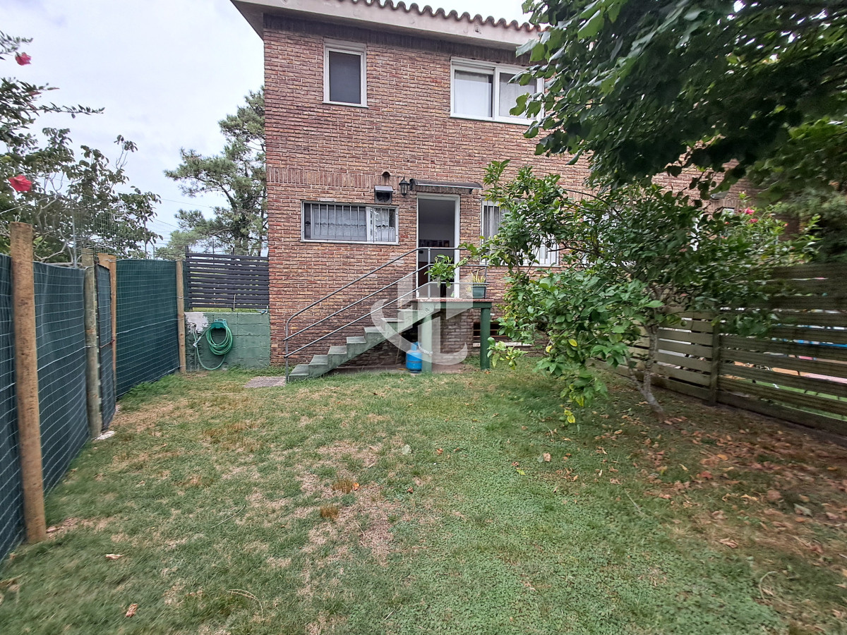 Casa ID.1667 - PUNTA DEL ESTE LAS DELICIAS DUPLEX 2 DORMITORIOS 2 BAÑOS ALQUILER ANUAL 
