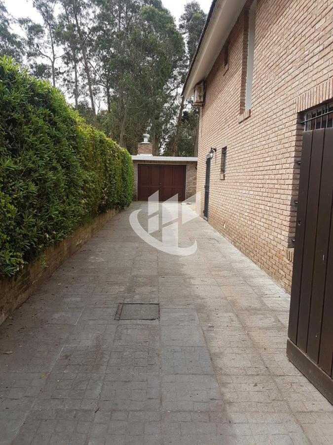 Casa ID.2223 - PUNTA DEL ESTE JARDINES DE CORDOBA CASA EN ALQUILER 3 DORMITORIOS PISCINA BARBACOA