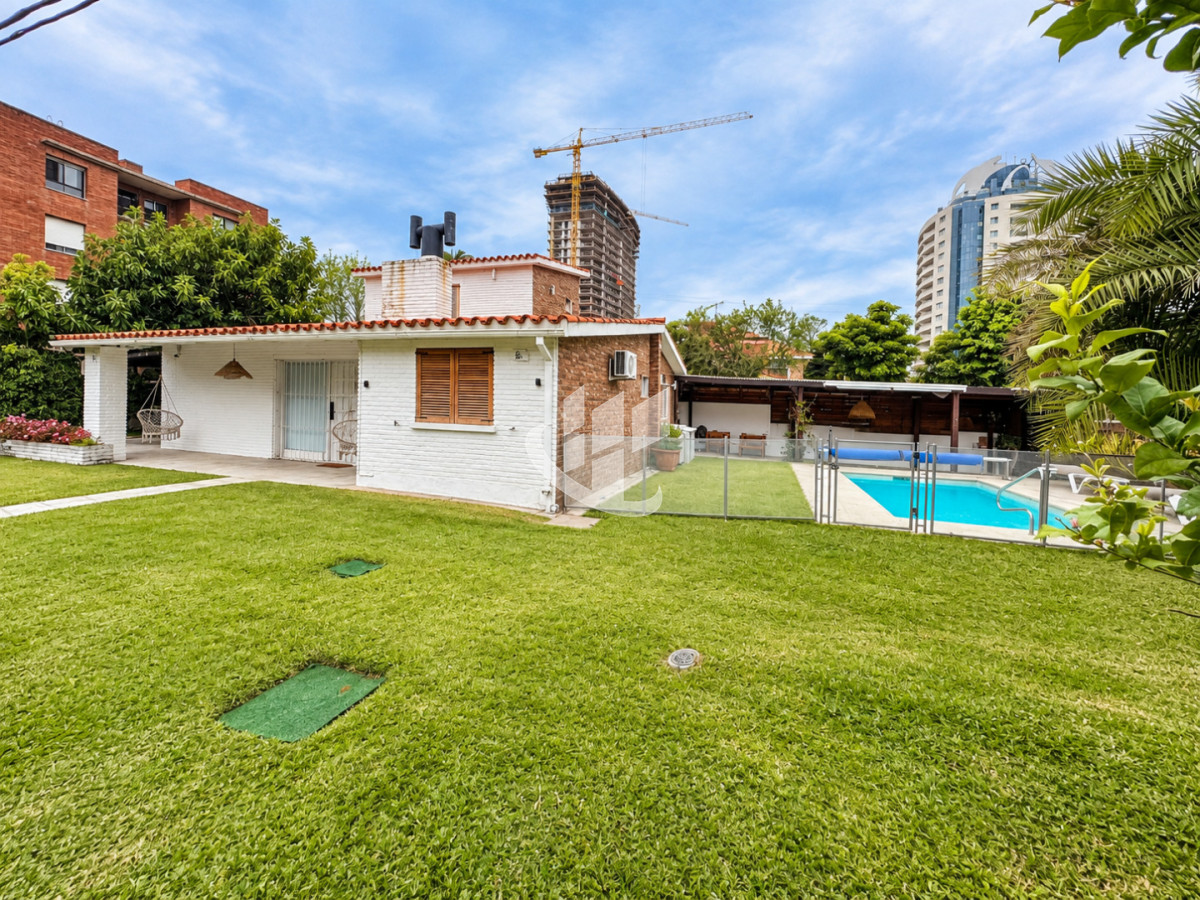 Casa ID.2768 - PUNTA DEL ESTE PLAYA BRAVA CASA DE 3 DORMITORIOS PSICINA CLIMARIZADA