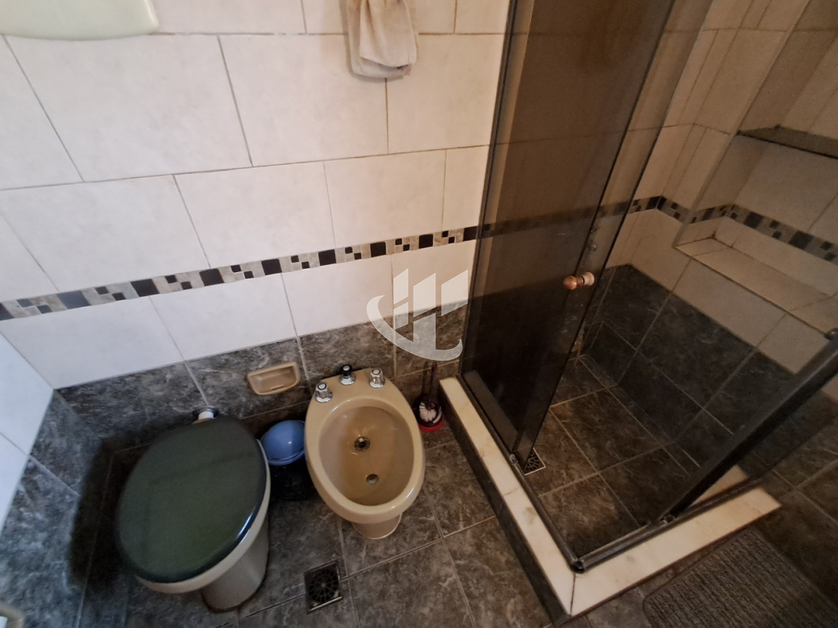 Casa ID.2532 - PUNTA DEL ESTE LAS DELICIAS GRAN CASA DE 5 DORMITORIOS PISCINA CANCHA DE PADLE EN VENTA