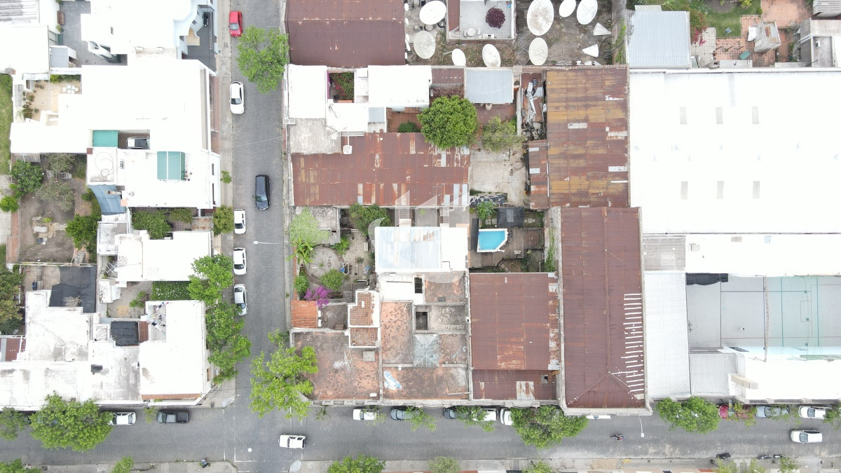 Casa ID.944 - EXCEPCIONAL ESQUINA CON 81 M2 DE FRENTE