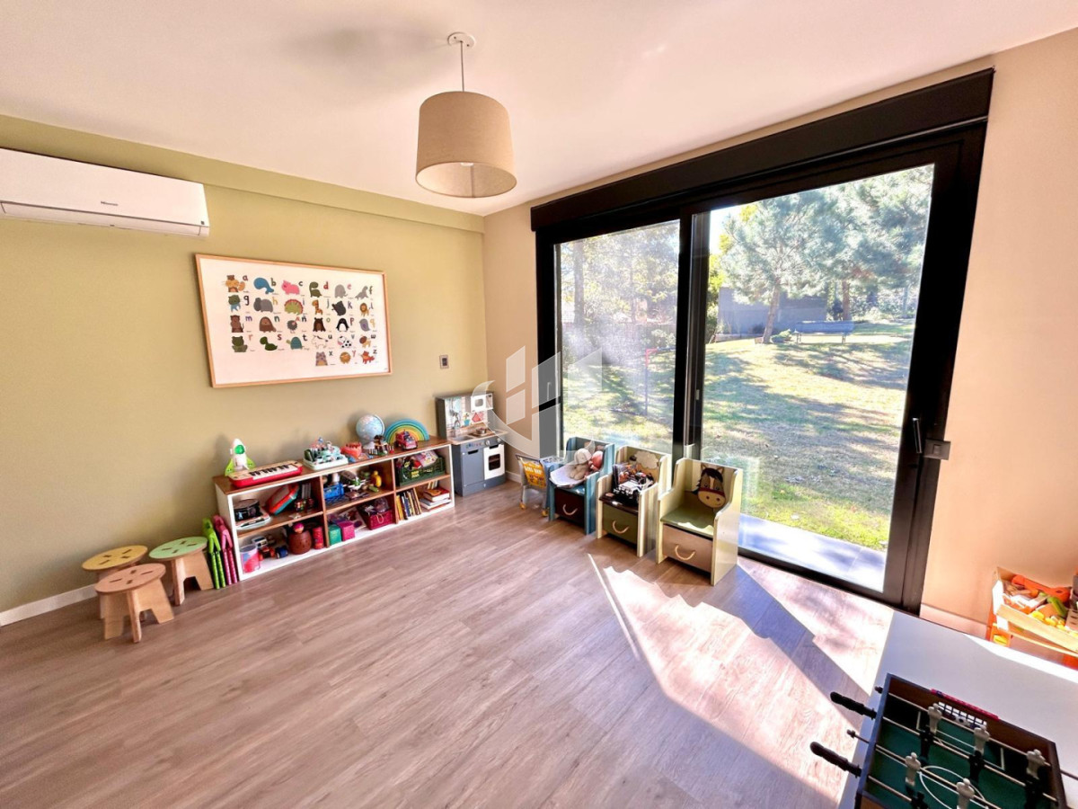 Casa ID.2899 - PUNTA DEL ESTE LUGANO HERMOSA CASA DE 4 DORMITORIOS PARRILLERO PISCINA CLIMATIZADA EN ALQUILER TEMPORAL