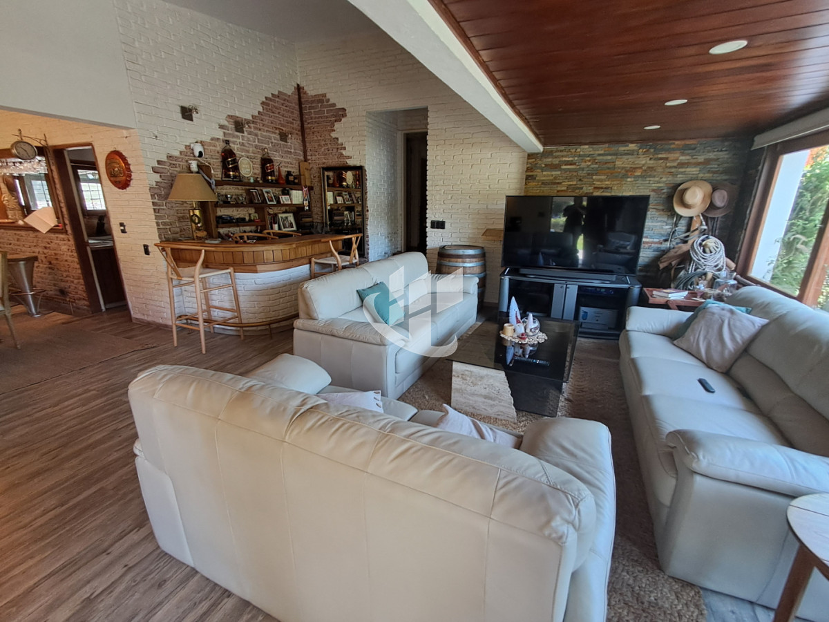 Casa ID.2395 - PUNTA DEL ESTE SAN RAFAEL 4 DORMITORIOS 2 BAÑOS PISCINA PARRILLERO