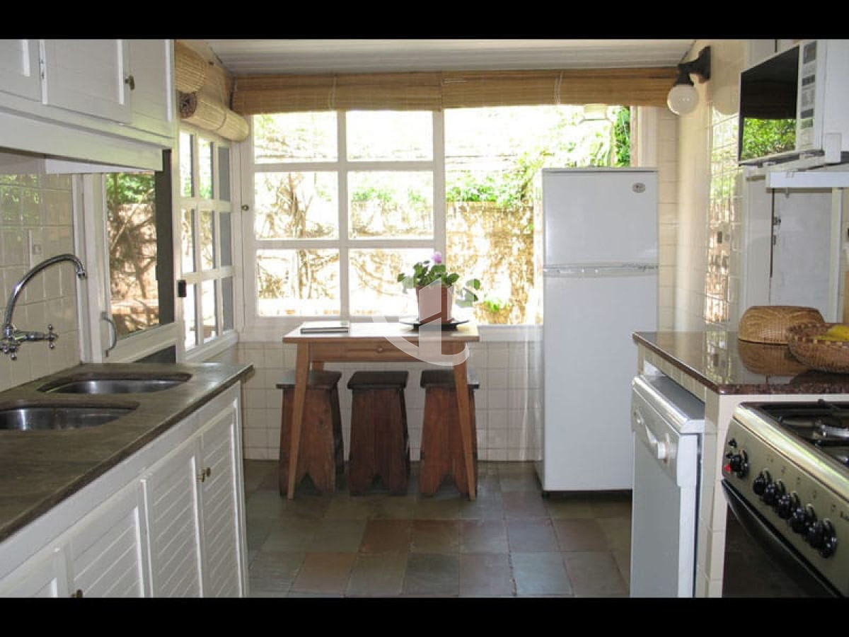 Casa ID.689 - Venta, casa, 3 suites mas dep, La Barra, Punta del Este