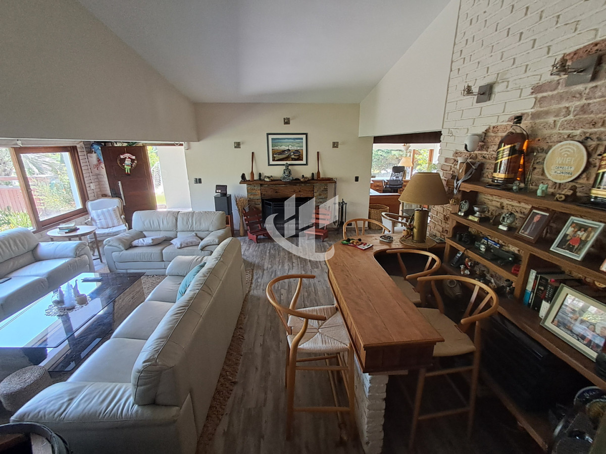 Casa ID.2395 - PUNTA DEL ESTE SAN RAFAEL 4 DORMITORIOS 2 BAÑOS PISCINA PARRILLERO