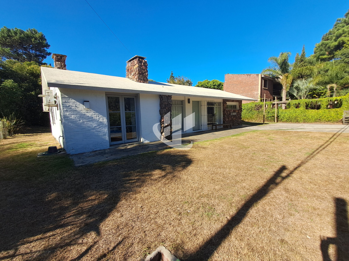 Casa ID.2470 - PUNTA DEL ESTE PINARES CASA DE 3 DORMITORIOS Y PARRILLERO EN VENTA