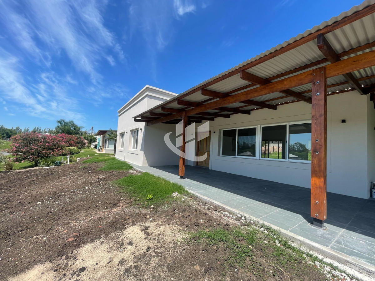 Casa ID.1716 - A ESTRENAR DE 3 DORMITORIOS Y 2 BAÑOS