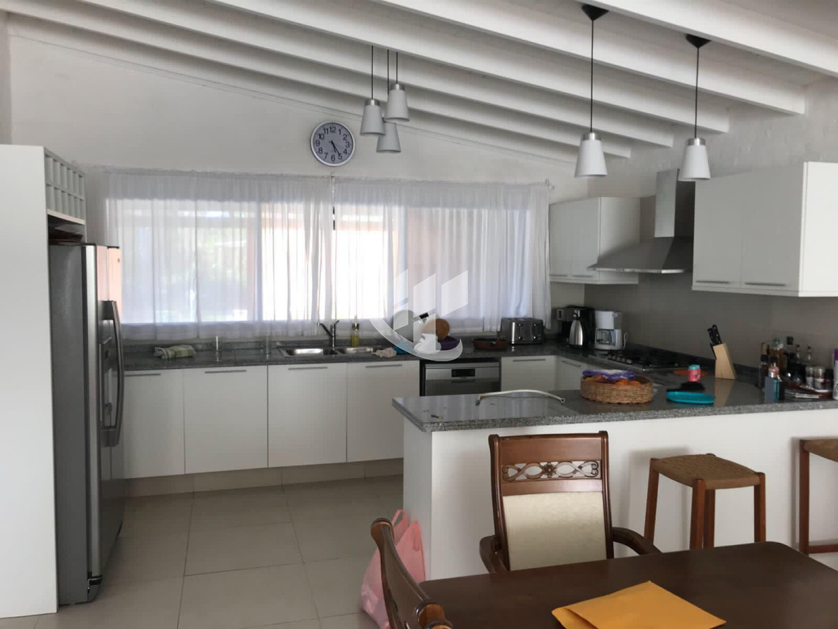 Casa ID.1434 - PUNTA BALLENA TIO TOM CASA DE 5 DORMITORIOS CON PISCINA CLIMATIZADA