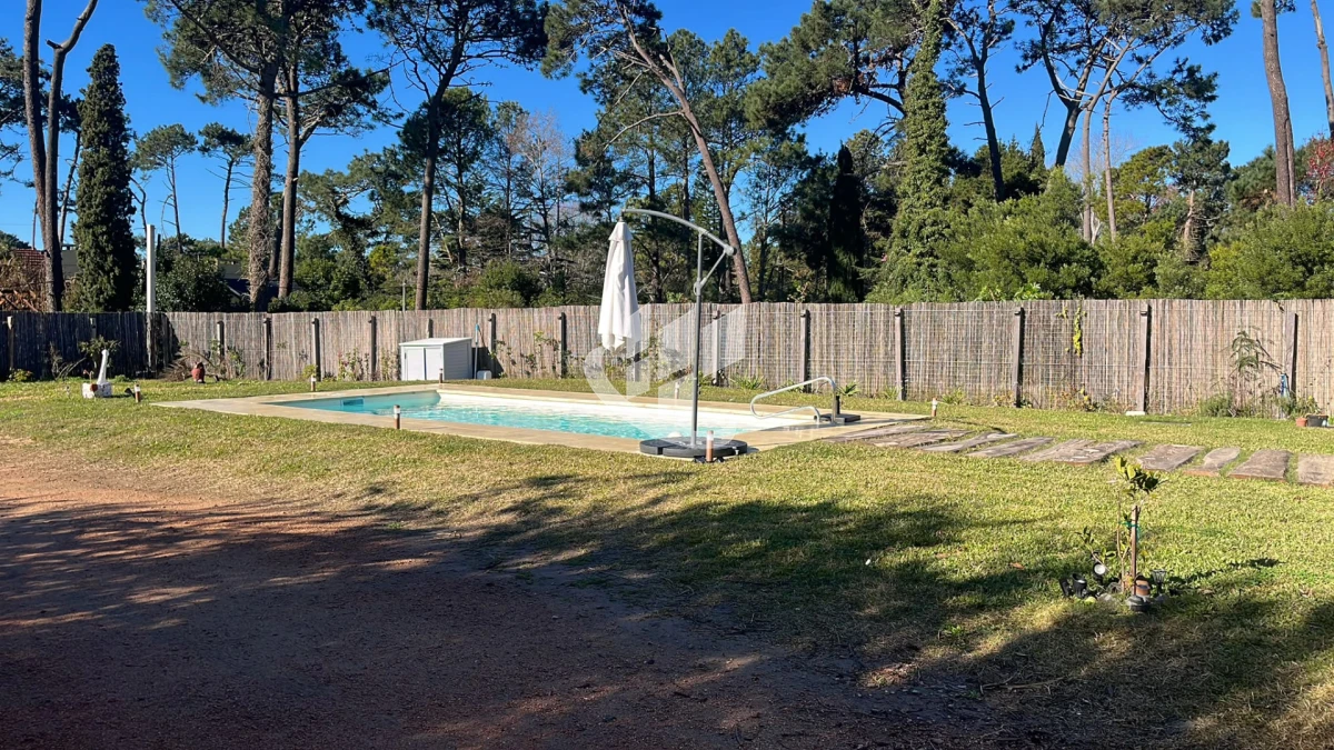 Casa ID.2740 - Casa con piscina, alquiler anual, Punta del Este.