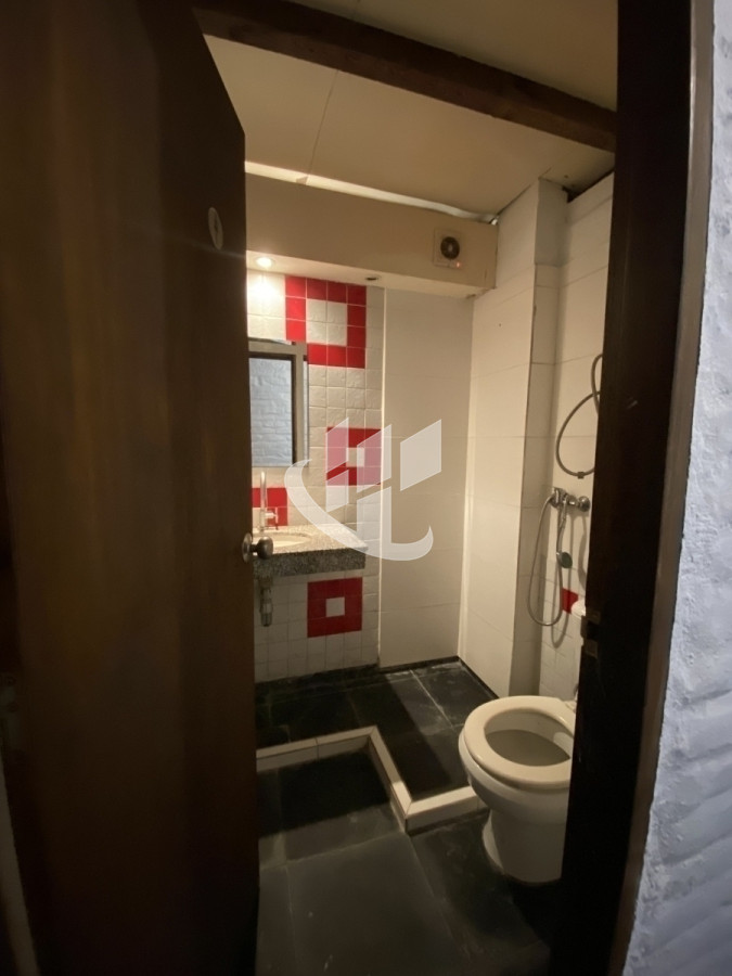 Casa ID.1022 - Venta casa con local al frente ideal para empresa 