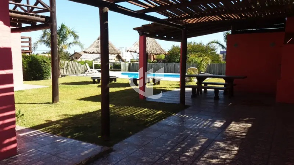 Casa ID.1436 - PUNTA BALLENA TIO TOM COMODA CASA 5 DORMITORIOS, PISCINA 
