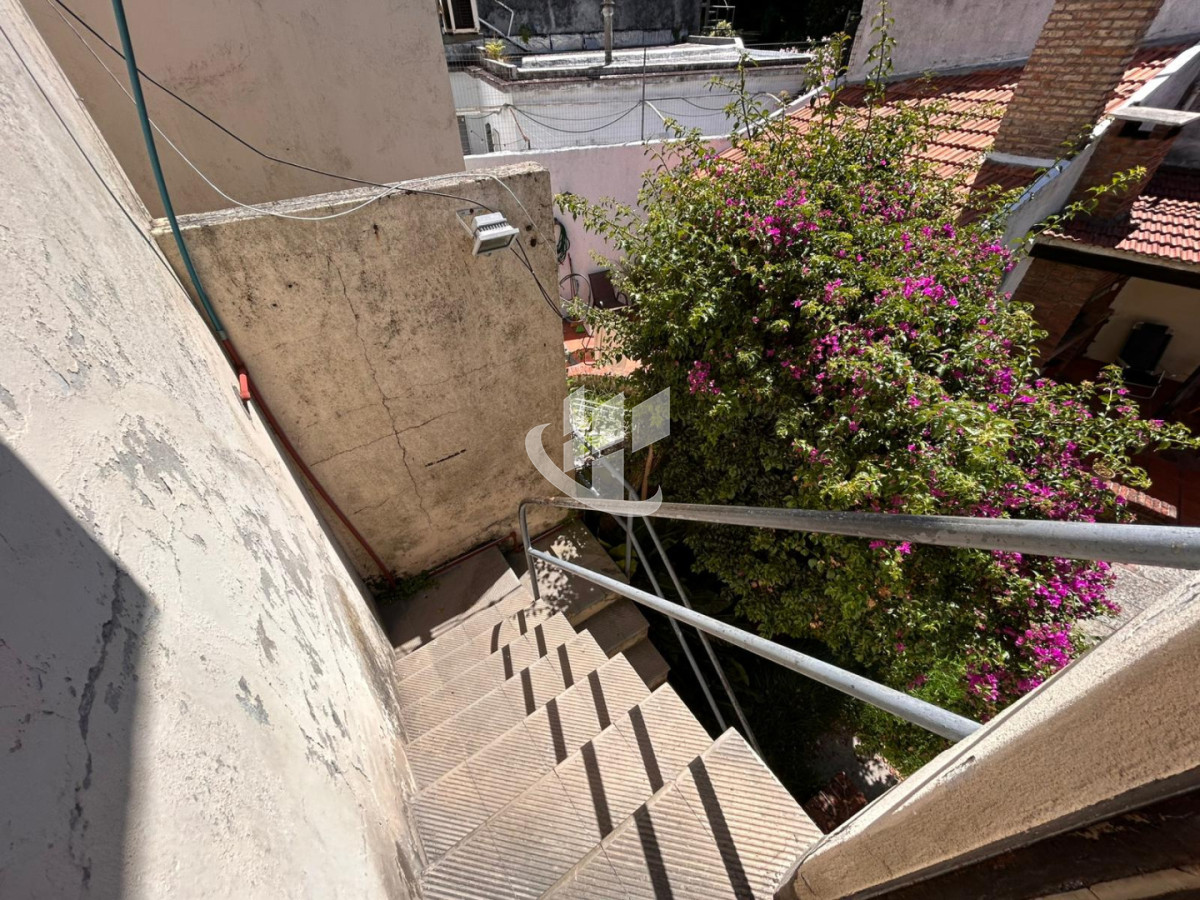 Casa ID.2460 - Casa 3 Dorm. En Venta en Pocitos con Garaje, Patio, Barbacoa y Azotea