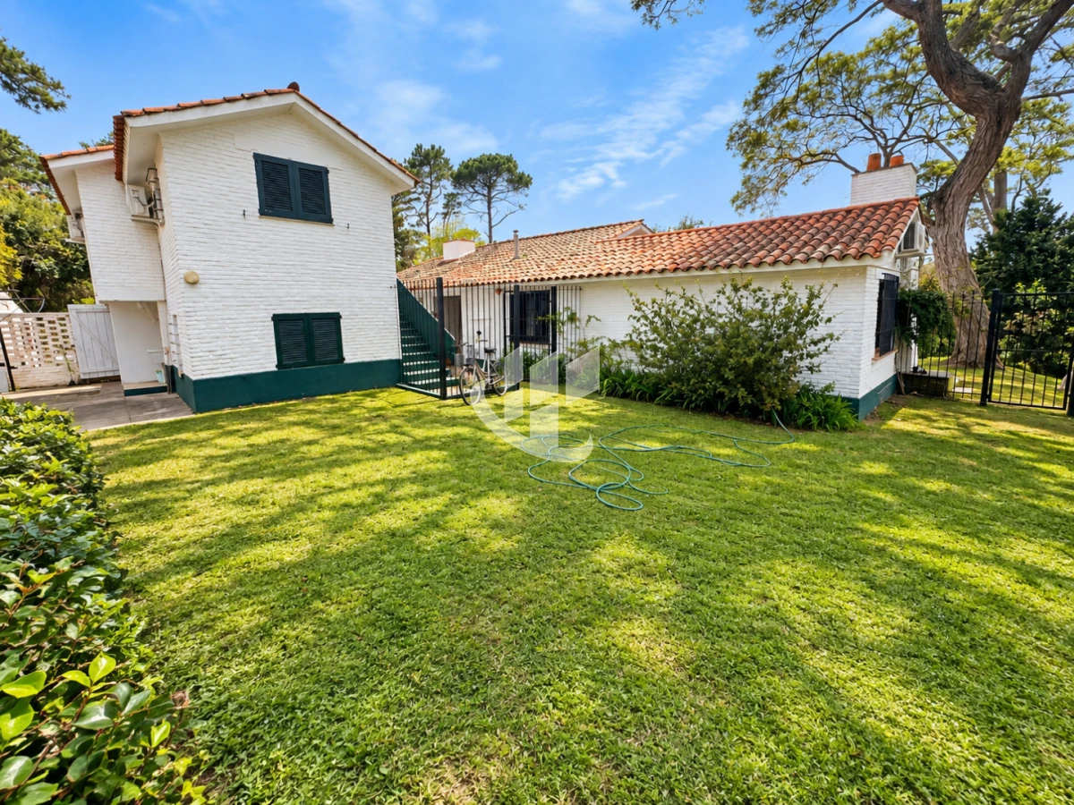Casa ID.2889 - PUNTA DEL ESTE LUGANO AMPLIA CASA PARA 10 PERSONAS EN ALQUILER DE TEMPORADA