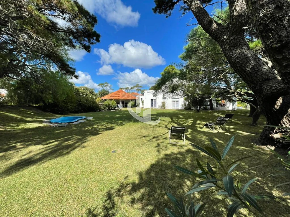Casa ID.1918 - PUNTA DEL ESTE MANSA CASA 4 DORMITORIOS AMPLIO TERRENO EN VENTA