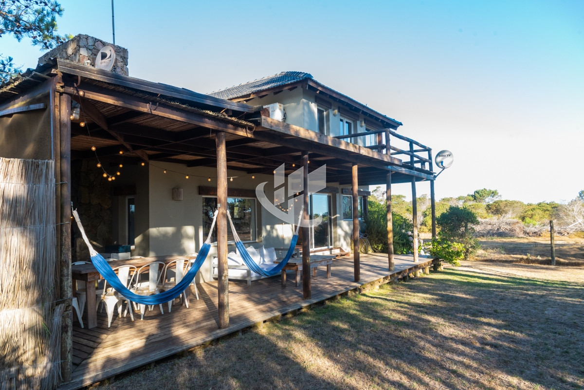 Casa ID.655 - Venta, casa, 4 dormitorios, Arenas de Jose Ignacio.