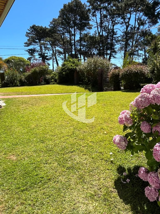 Casa ID.1680 - Alquiler de verano, 4 dormitorios, 3 baños, piscina climatizada, Mansa, Punta del Este