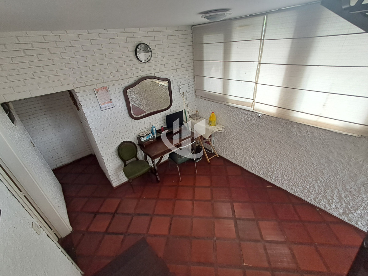 Casa ID.2532 - PUNTA DEL ESTE LAS DELICIAS GRAN CASA DE 5 DORMITORIOS PISCINA CANCHA DE PADLE EN VENTA