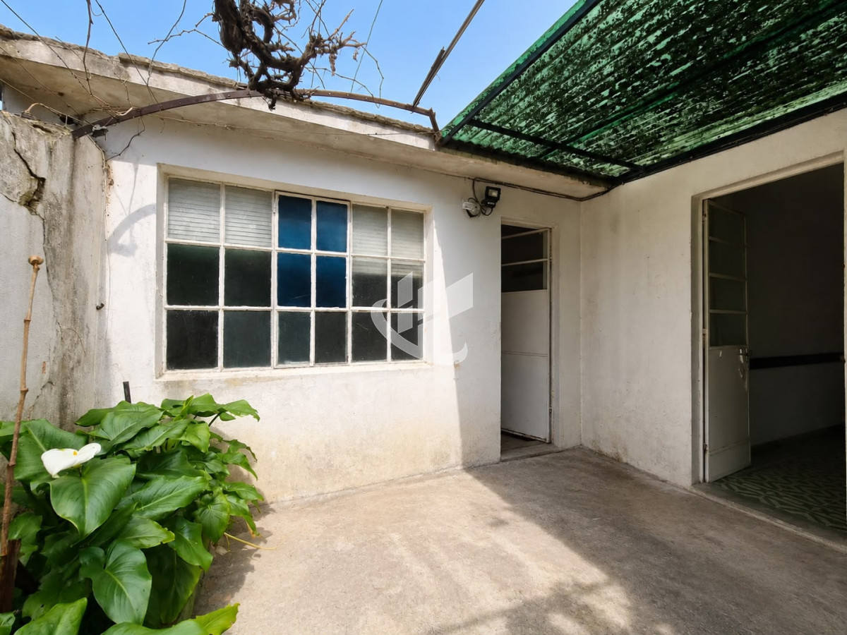 Casa ID.2820 - CASA DE 2 DORMITORIOS CON MUCHO POTENCIAL