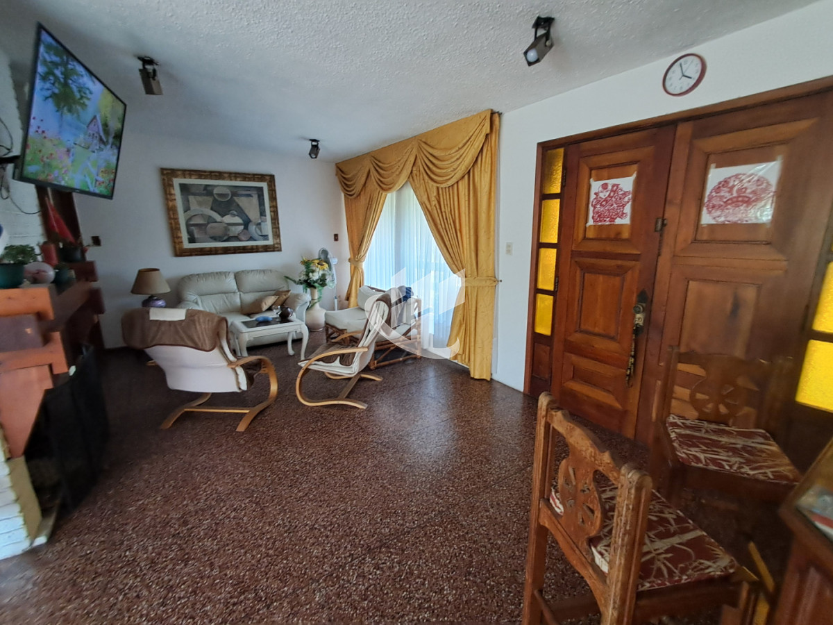 Casa ID.2532 - PUNTA DEL ESTE LAS DELICIAS GRAN CASA DE 5 DORMITORIOS PISCINA CANCHA DE PADLE EN VENTA