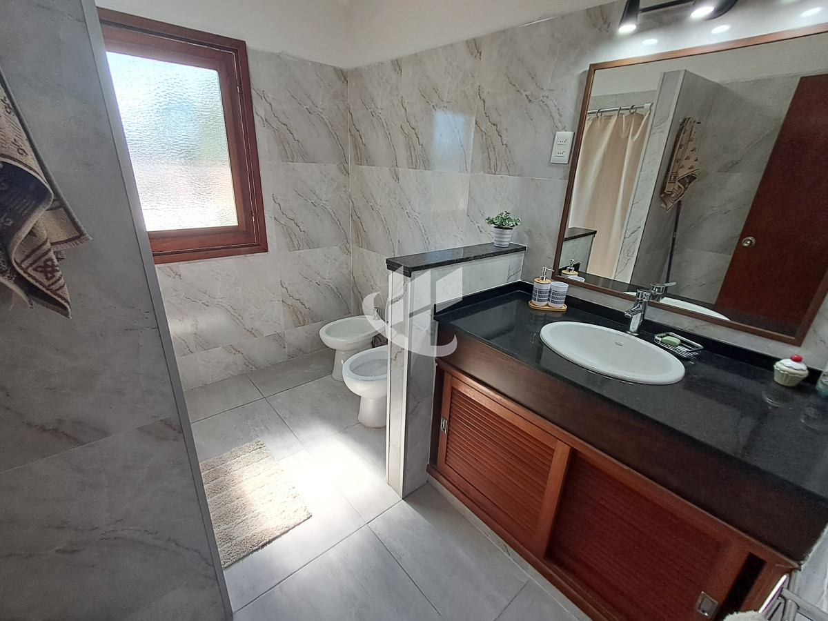 Casa ID.1667 - PUNTA DEL ESTE LAS DELICIAS DUPLEX 2 DORMITORIOS 2 BAÑOS ALQUILER ANUAL 