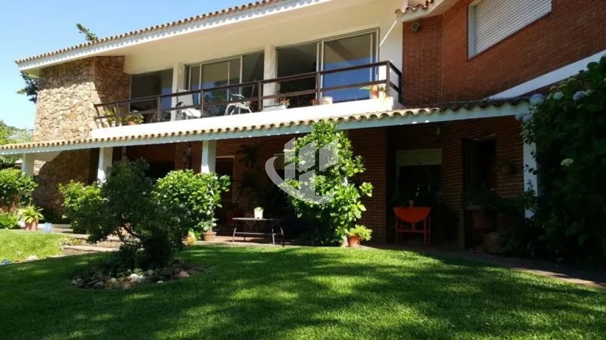 Casa ID.1949 - PUNTA DEL ESTE MANSA A 600 M DEL MAR CASA DE 6 DORMITORIOS PISCINA