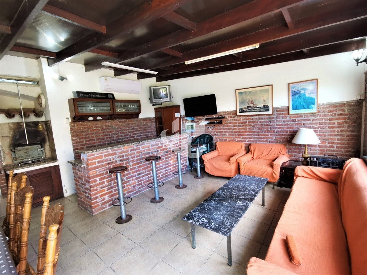 Casa ID.1908 - Casa en alquiler anual de 3 dormitorios en Mansa Punta del Este 