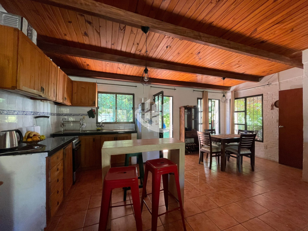 Casa ID.2525 - COMODIDAD Y ESPACIO: CASA DE 3 DORMITORIOS CON GRAN FONDO