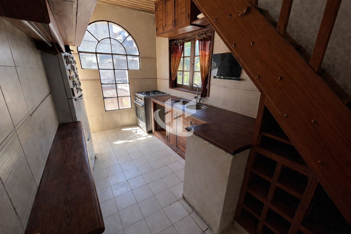 Casa ID.2460 - Casa 3 Dorm. En Venta en Pocitos con Garaje, Patio, Barbacoa y Azotea