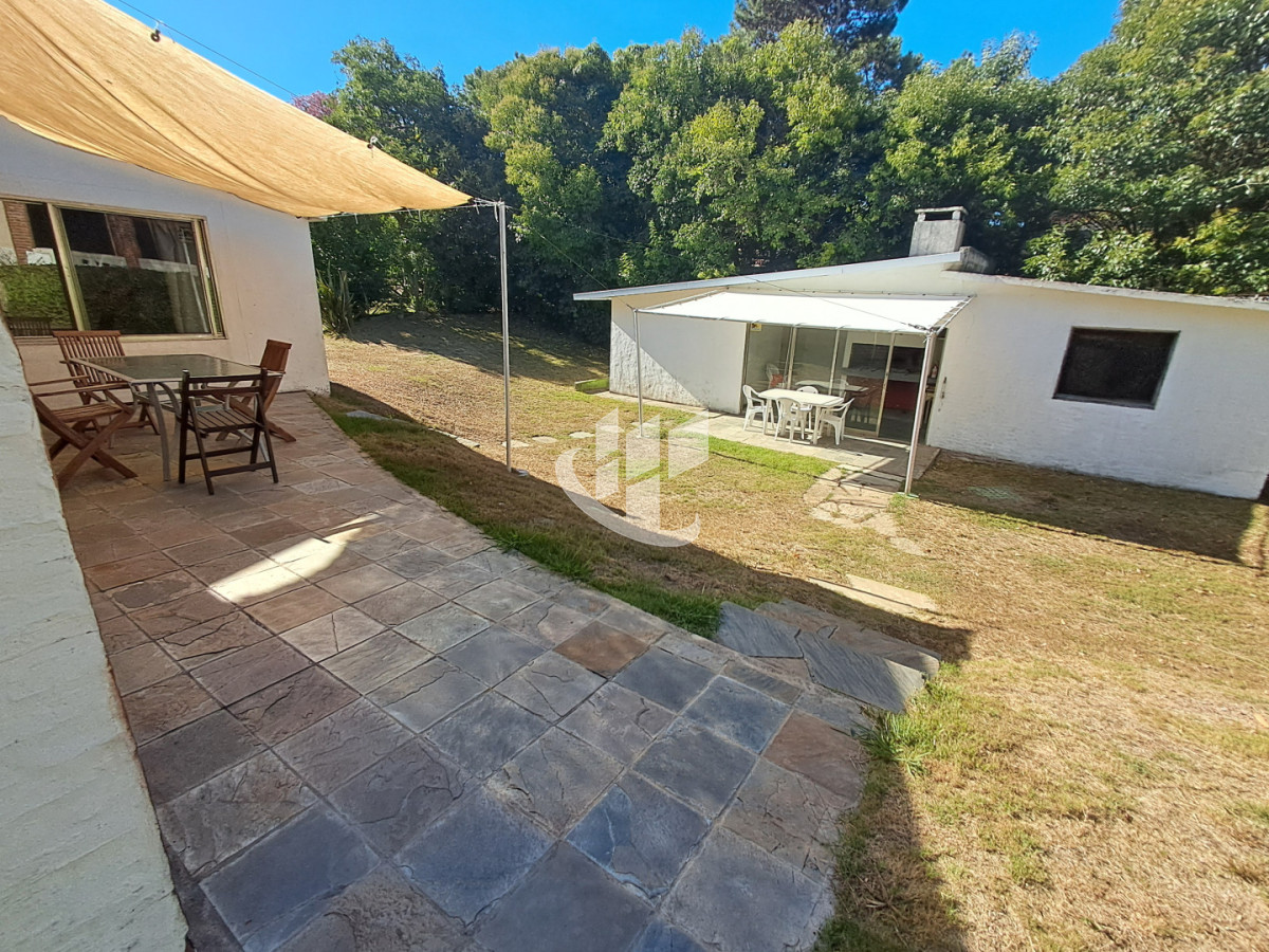 Casa ID.2470 - PUNTA DEL ESTE PINARES CASA DE 3 DORMITORIOS Y PARRILLERO EN VENTA