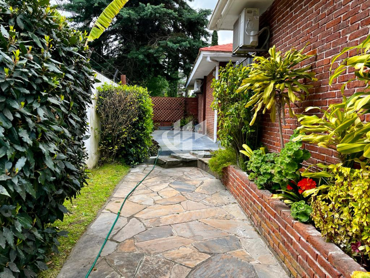Casa ID.2070 - Alquiler de Temporada, 3 dormitorios, piscina climatizada, Mansa, Punta del Este