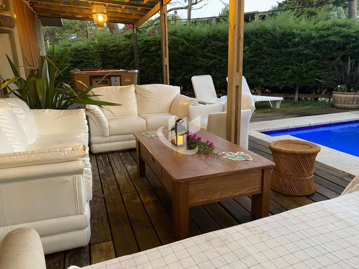 Casa ID.2395 - PUNTA DEL ESTE SAN RAFAEL 4 DORMITORIOS 2 BAÑOS PISCINA PARRILLERO