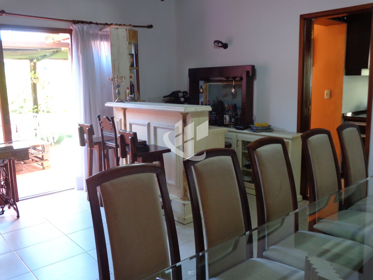 Casa ID.2109 - PUNTA DEL ESTE MARLY CASA DE 4 DORMITORIOS PISCINA EN ALQUILER TEMPORAL