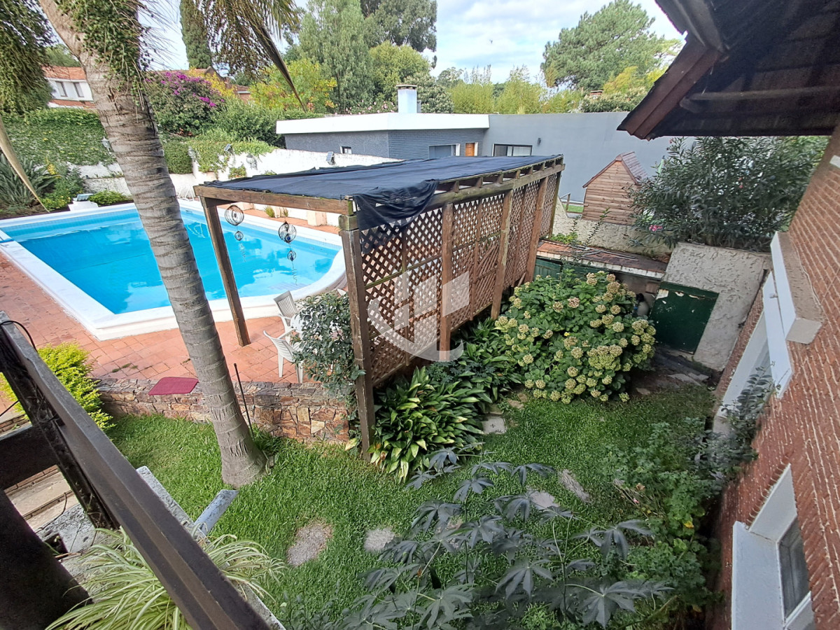Casa ID.2532 - PUNTA DEL ESTE LAS DELICIAS GRAN CASA DE 5 DORMITORIOS PISCINA CANCHA DE PADLE EN VENTA