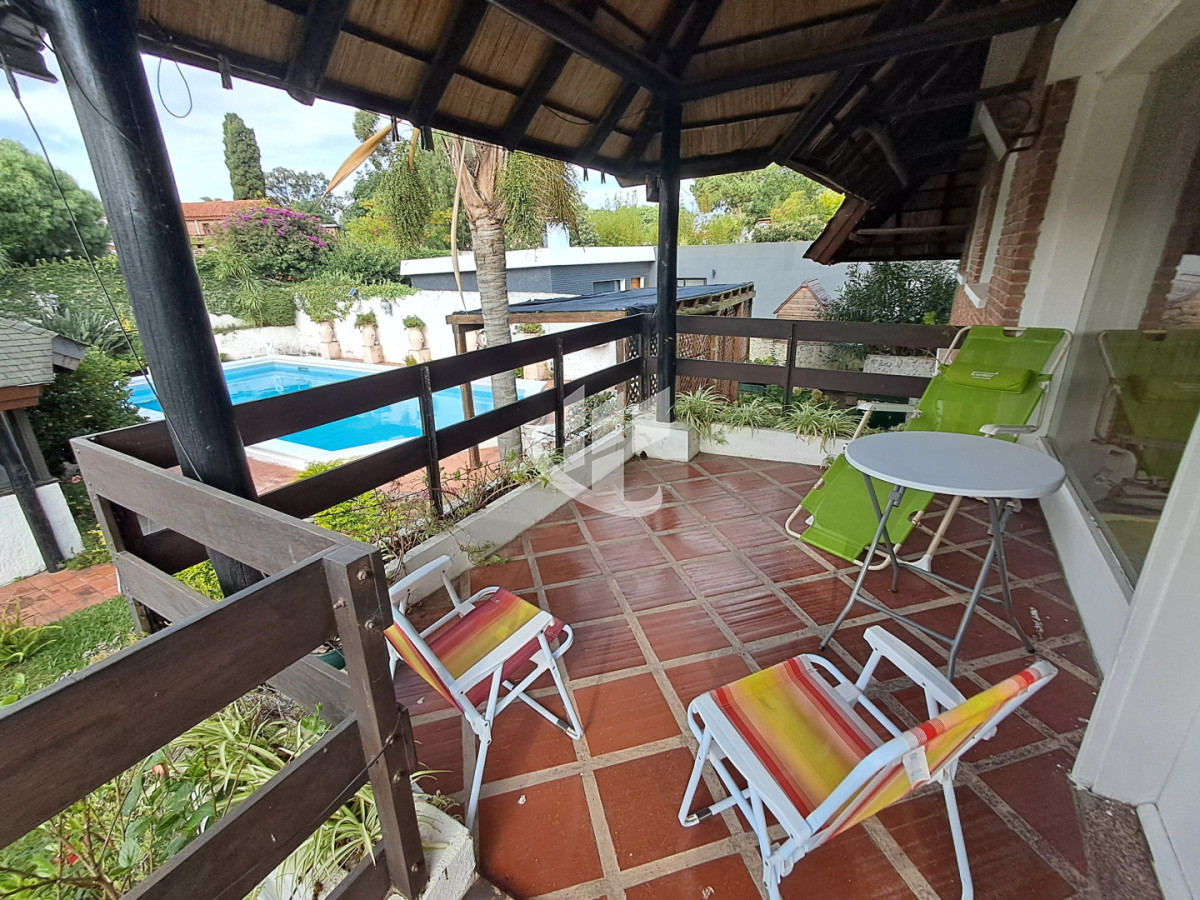 Casa ID.2532 - PUNTA DEL ESTE LAS DELICIAS GRAN CASA DE 5 DORMITORIOS PISCINA CANCHA DE PADLE EN VENTA
