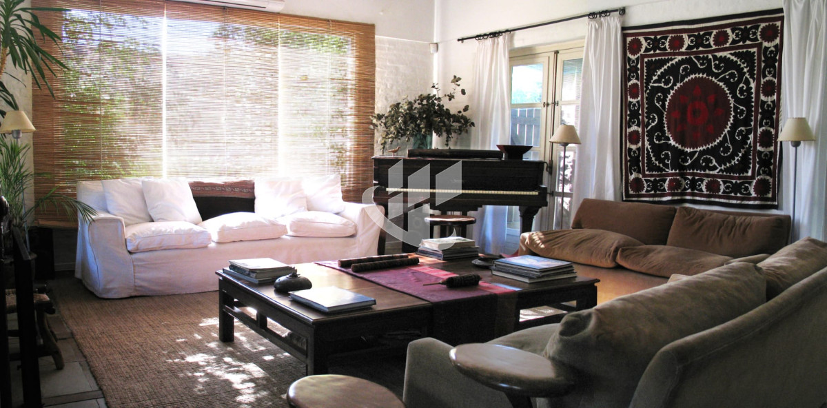 Casa ID.689 - Venta, casa, 3 suites mas dep, La Barra, Punta del Este
