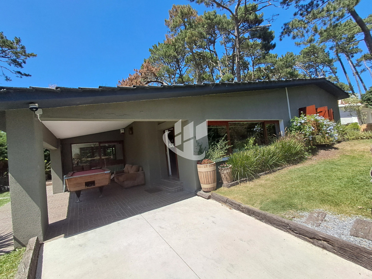 Casa ID.2395 - PUNTA DEL ESTE SAN RAFAEL 4 DORMITORIOS 2 BAÑOS PISCINA PARRILLERO