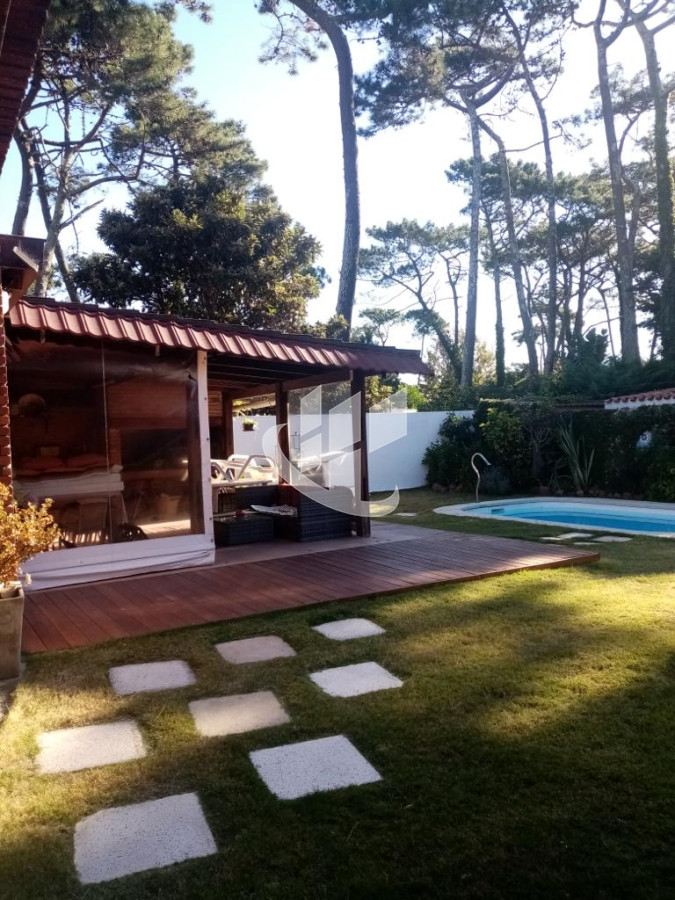 Casa ID.2070 - Alquiler de Temporada, 3 dormitorios, piscina climatizada, Mansa, Punta del Este