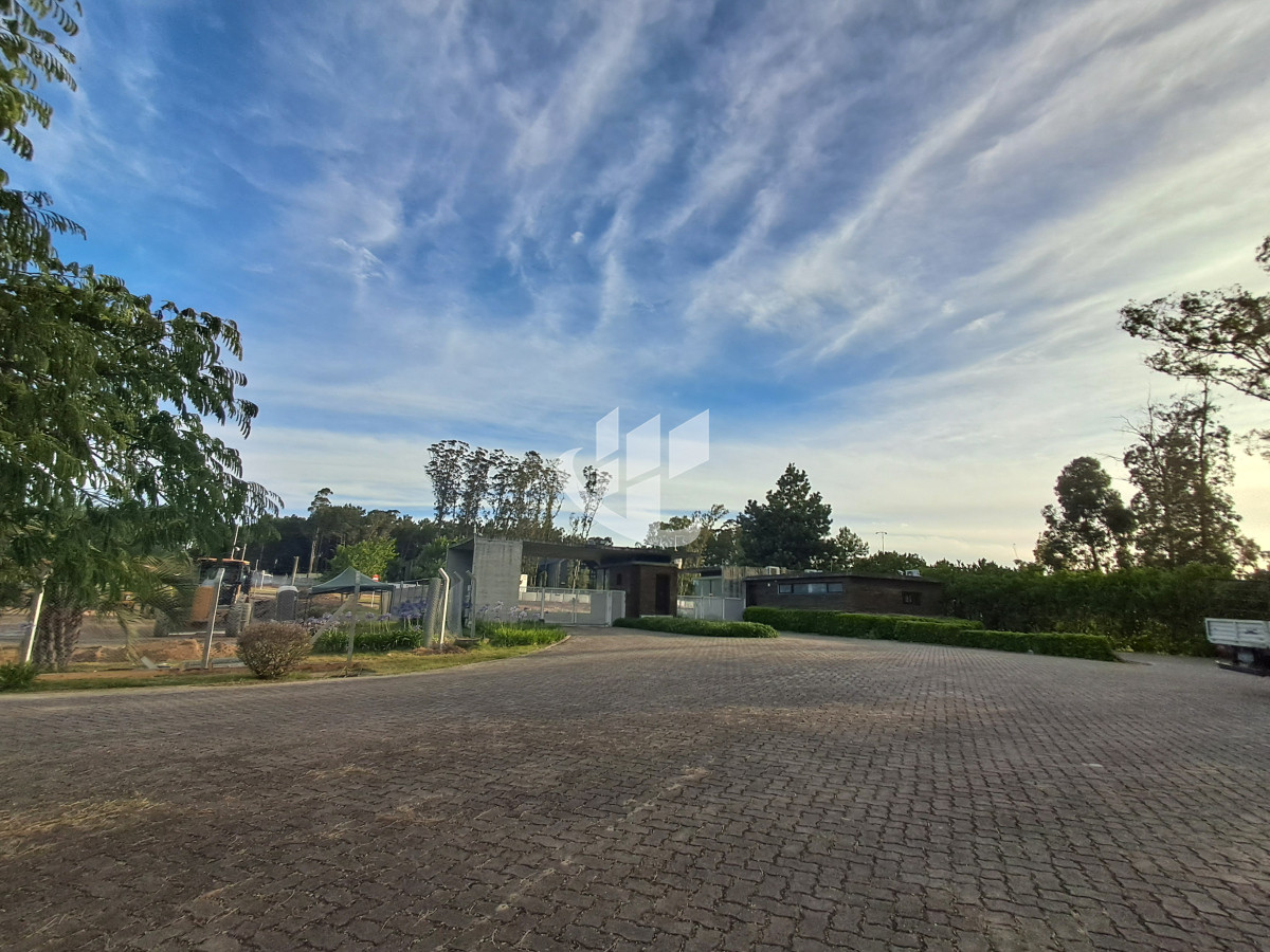 Casa ID.1592 - PUNTA DEL ESTE BARRIO CERRADO A MINUTOS DE LA PENINSULA Y DE LA BARRA
