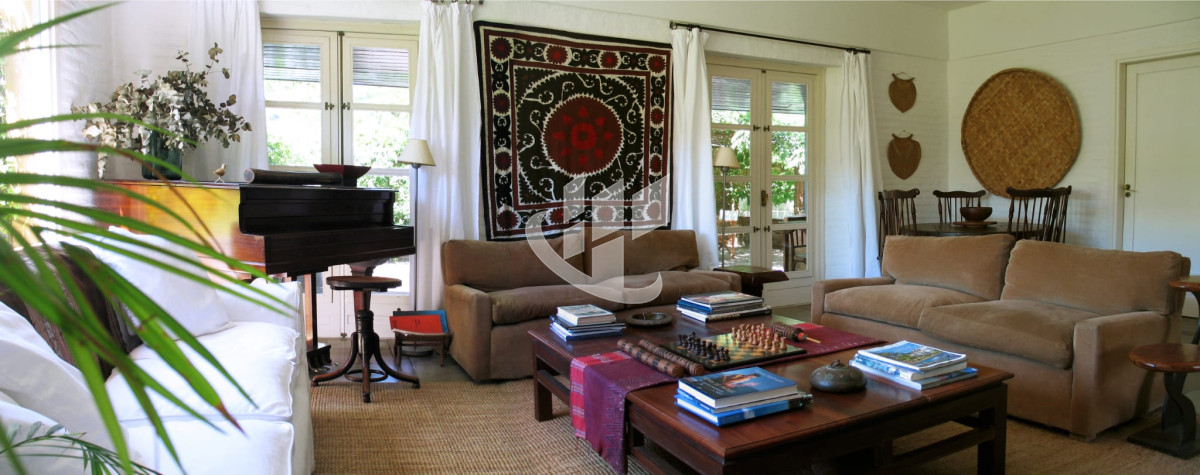 Casa ID.689 - Venta, casa, 3 suites mas dep, La Barra, Punta del Este