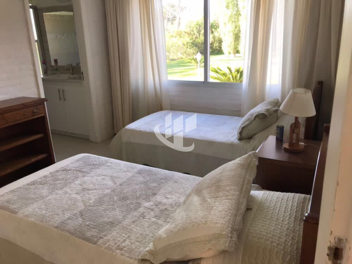 Casa ID.1434 - PUNTA BALLENA TIO TOM CASA DE 5 DORMITORIOS CON PISCINA CLIMATIZADA