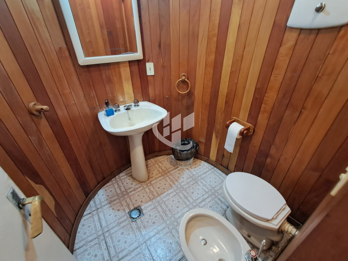 Casa ID.2532 - PUNTA DEL ESTE LAS DELICIAS GRAN CASA DE 5 DORMITORIOS PISCINA CANCHA DE PADLE EN VENTA