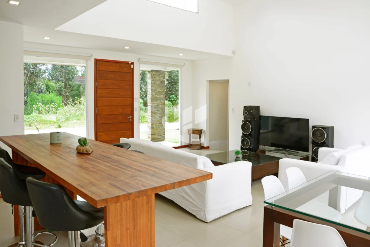 Casa ID.2444 - PUNTA DEL ESTE MARLY CASA DE 3 DORMITORIOS Y 3 BAÑOS PISCINA CLIMATIZADA