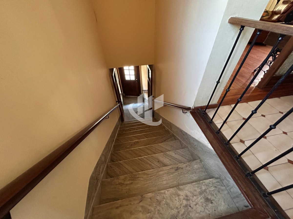 Casa ID.2460 - Casa 3 Dorm. En Venta en Pocitos con Garaje, Patio, Barbacoa y Azotea