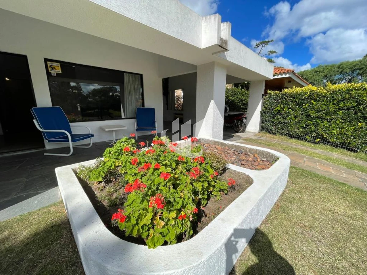 Casa ID.1918 - PUNTA DEL ESTE MANSA CASA 4 DORMITORIOS AMPLIO TERRENO EN VENTA