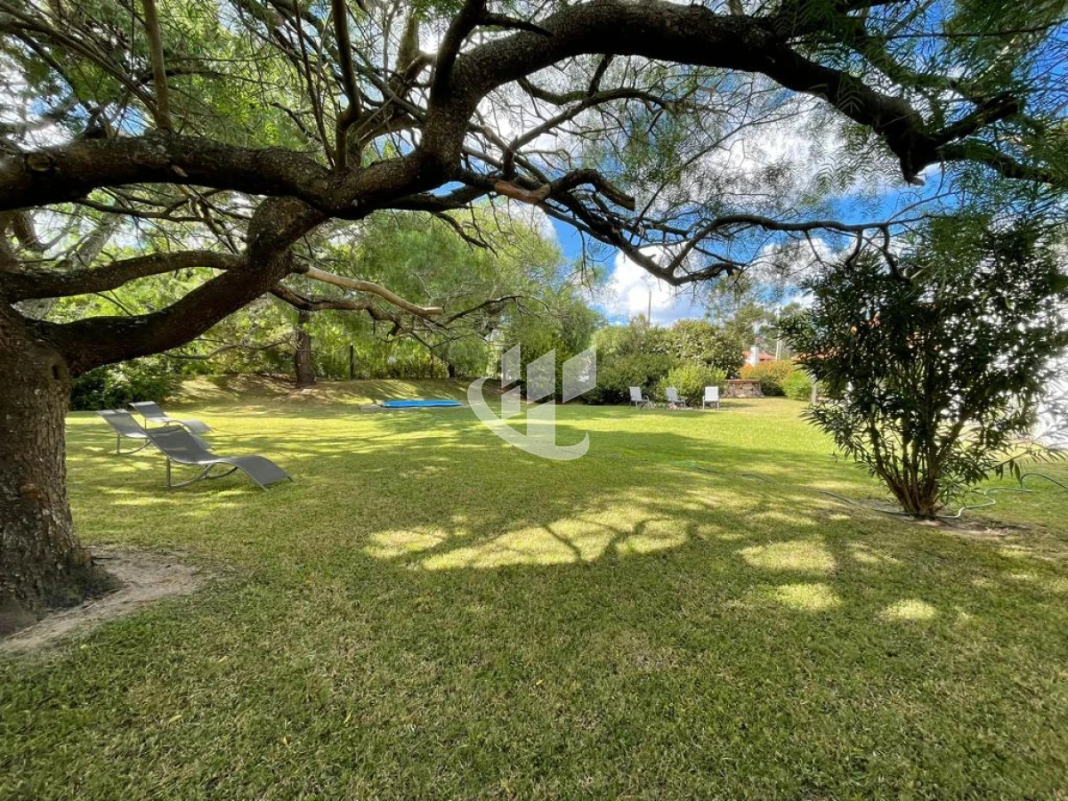 Casa ID.1918 - PUNTA DEL ESTE MANSA CASA 4 DORMITORIOS AMPLIO TERRENO EN VENTA